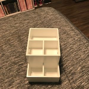 makeup organizer
